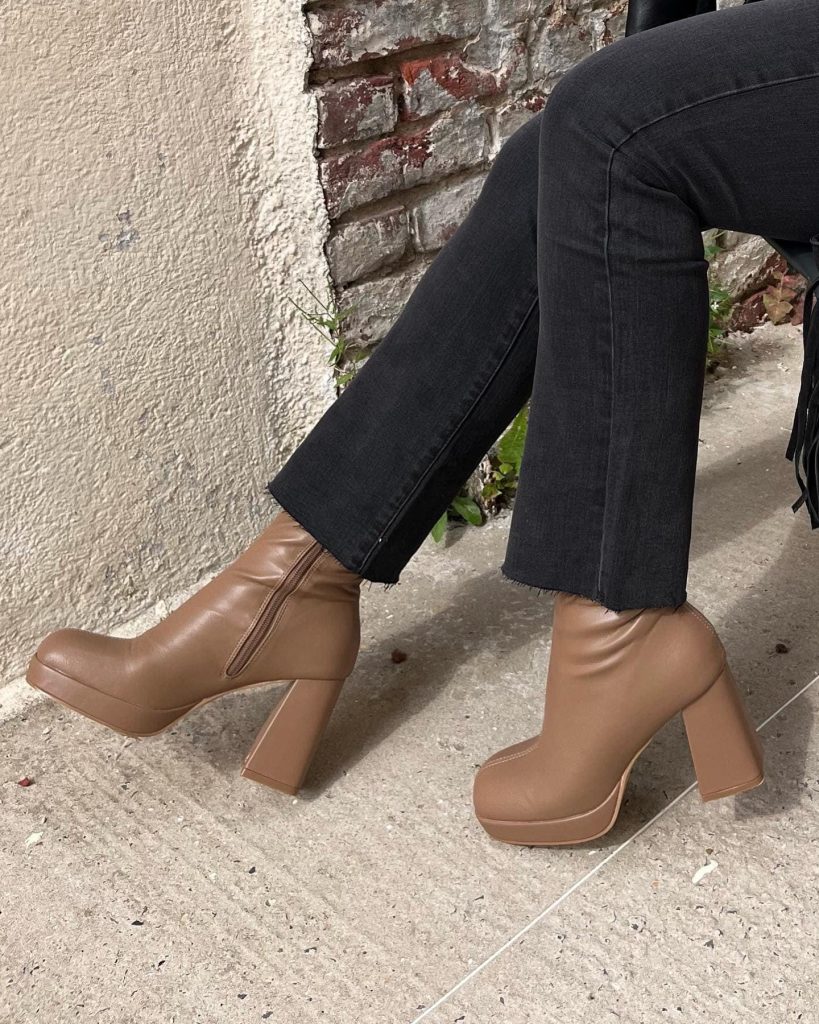 Bottine beige a talon haut